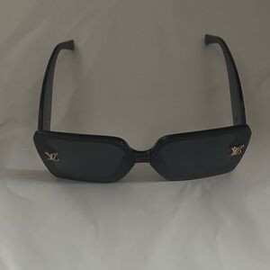 Elegant Black Sunglasses with Gold Accents